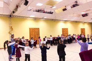 В Великих Луках первоклассники из малоимущих семей стали обладателями новых школьных портфелей (ФОТО)