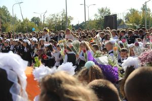 В Великих Луках торжественно встретили День знаний (ФОТО)