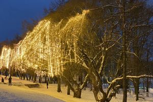 Великие Луки продолжают украшать к Новому году (ФОТО)