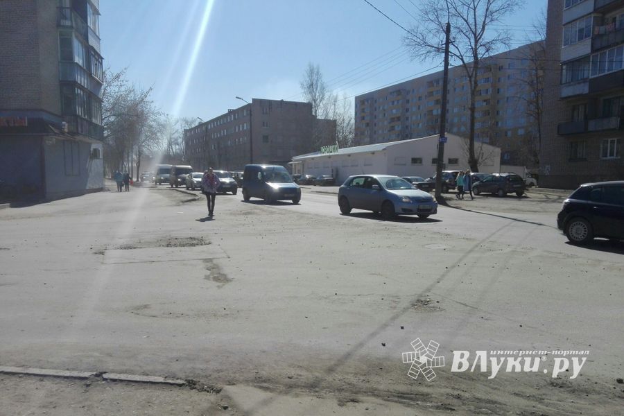 Чистота и пробки: Великие Луки приводят в порядок (ФОТО)