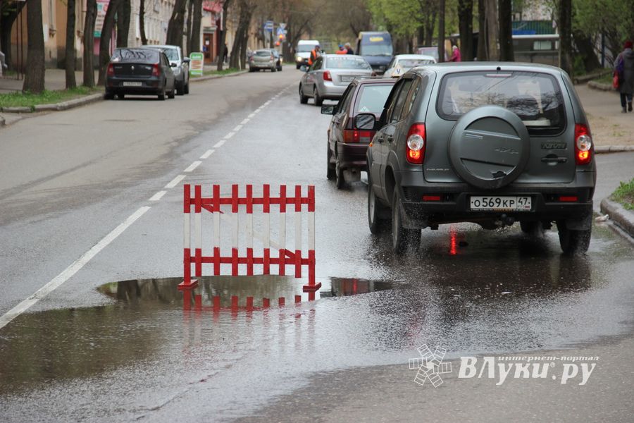 На улице Ставского временно затруднено движение (ФОТО)