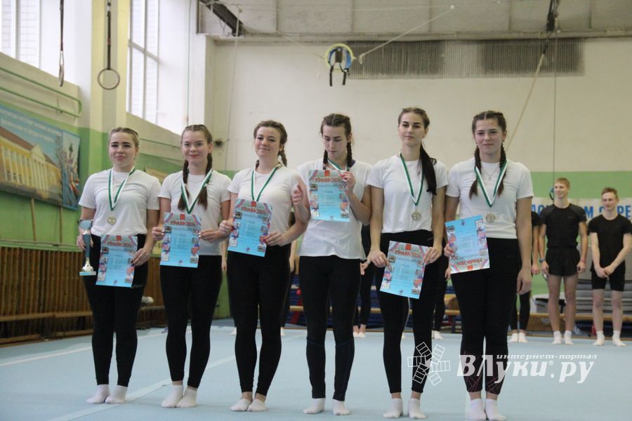 В Великих Луках проходят соревнования по гимнастике (ФОТО)