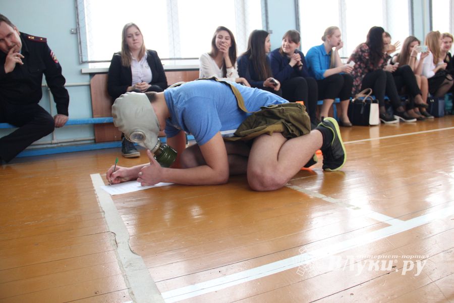 Конкурс «А ну-ка, парни!» прошёл в великолукской гимназии (фото)