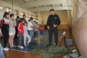 Псковские полицейские пригласили в гости детей из подшефного детдома (фото)