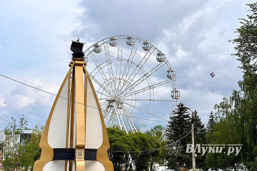 В Великих Луках отремонтируют памятник «800-летие Великих Лук»