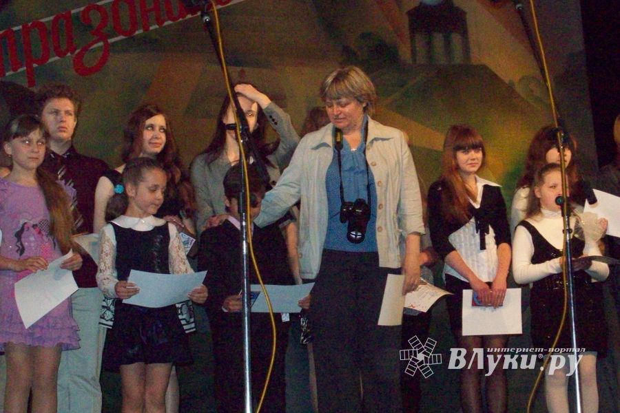 Великолукская школа № 2 торжественно подвела итоги года 