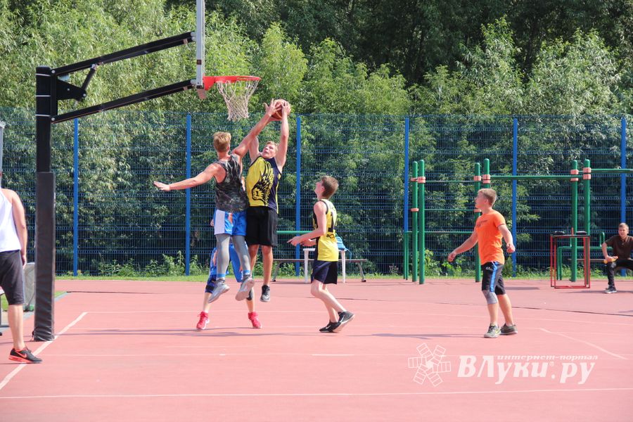 В Великих Луках прошли спортивные мероприятия, приуроченные ко Дню физкультурника (ФОТО)