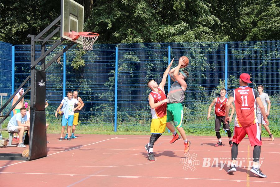 В Великих Луках прошли спортивные мероприятия, приуроченные ко Дню физкультурника (ФОТО)