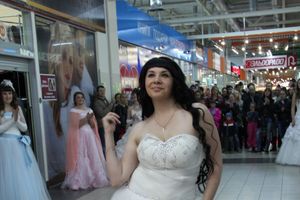 В Великих Луках бегали невесты (ФОТО)