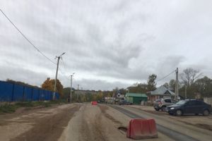 И в дождь, и в стужу бетон — на лужу (ФОТО)