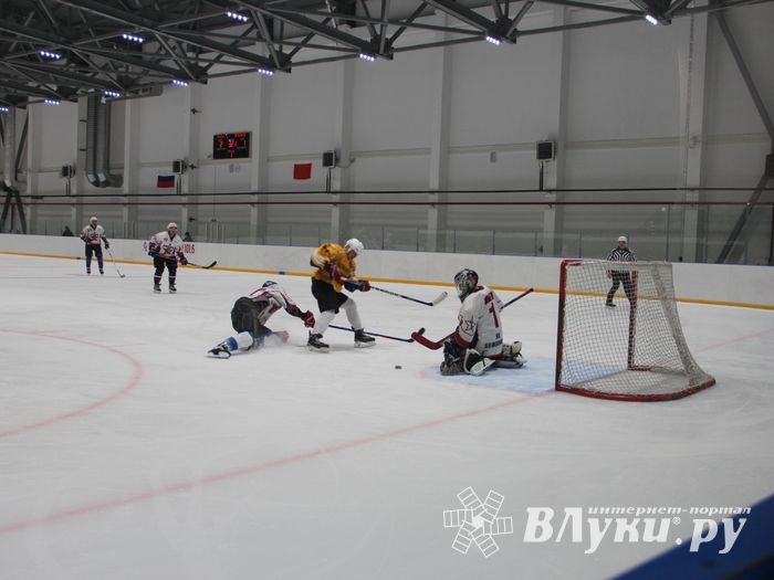 В Великих Луках сторатовал Открытый Чемпионат города по хоккею (ФОТО)