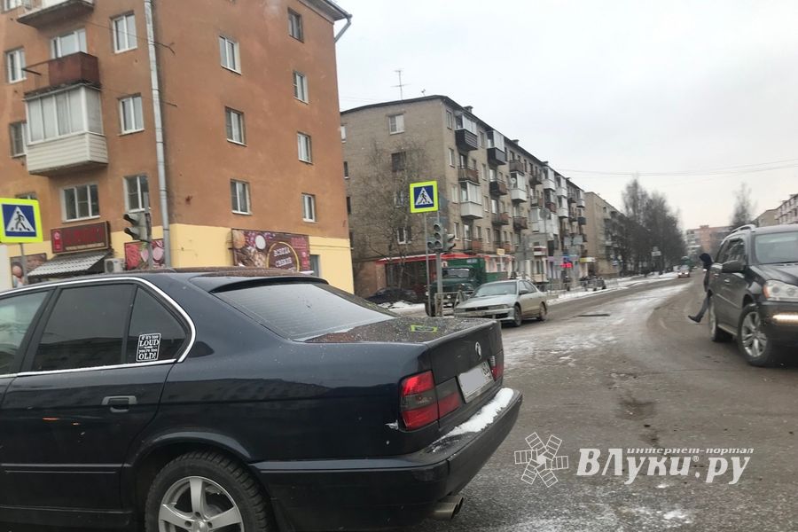 Неработающий светофор — виновник ДТП и хаоса на перекрёстке (ФОТО)