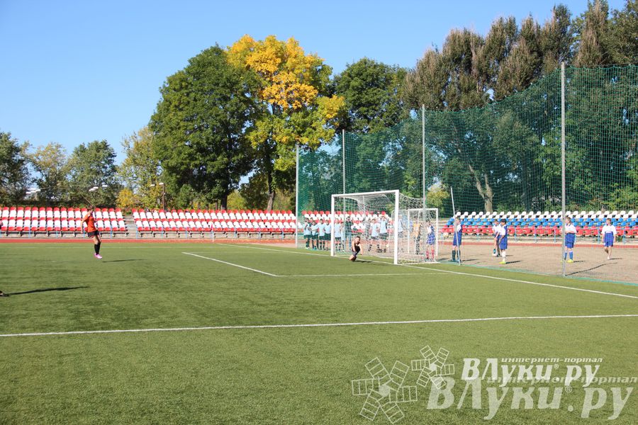 В Великих Луках стартовал открытый турнир по футболу
