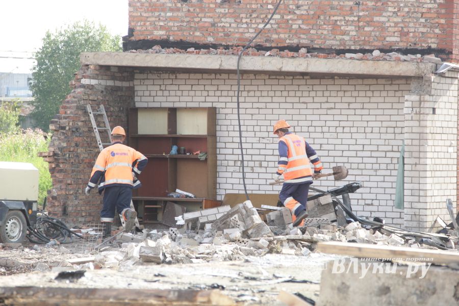 Расчистка местности для строительства путепровода в Великих Луках продолжается (ФОТО)