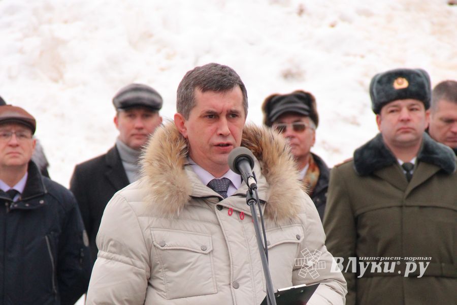 У Вечного огня в Великих Луках прошёл торжественный митинг (фото)