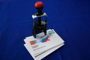 В Великих Луках состоялось торжественное спецгашение почтовой марки, выпущенной к юбилею города (ФОТО)