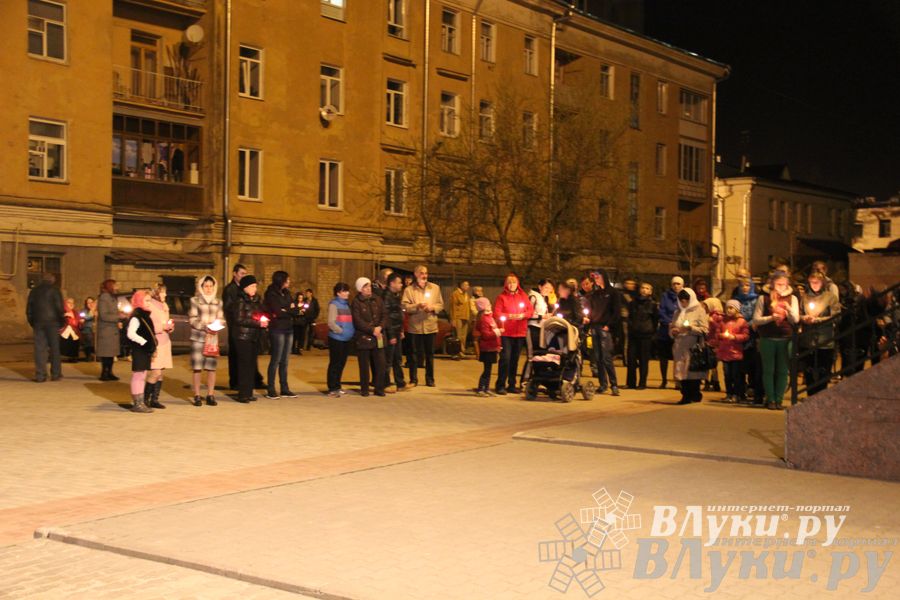 Крестным ходом встредили великолучане светлый праздник Пасхи