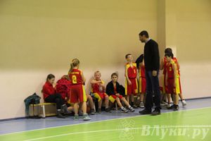 Интересный баскетбольный матч прошел в Великих Луках (фото)