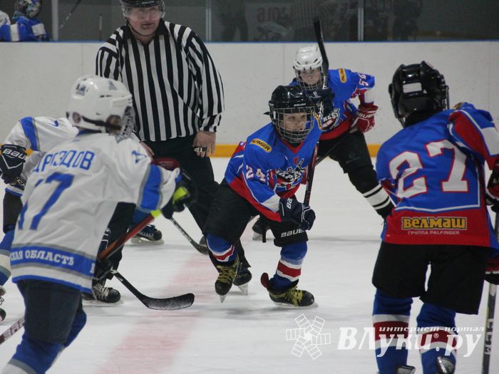 В Великих Луках прошел детский Открытый турнир по хоккею (ФОТО)