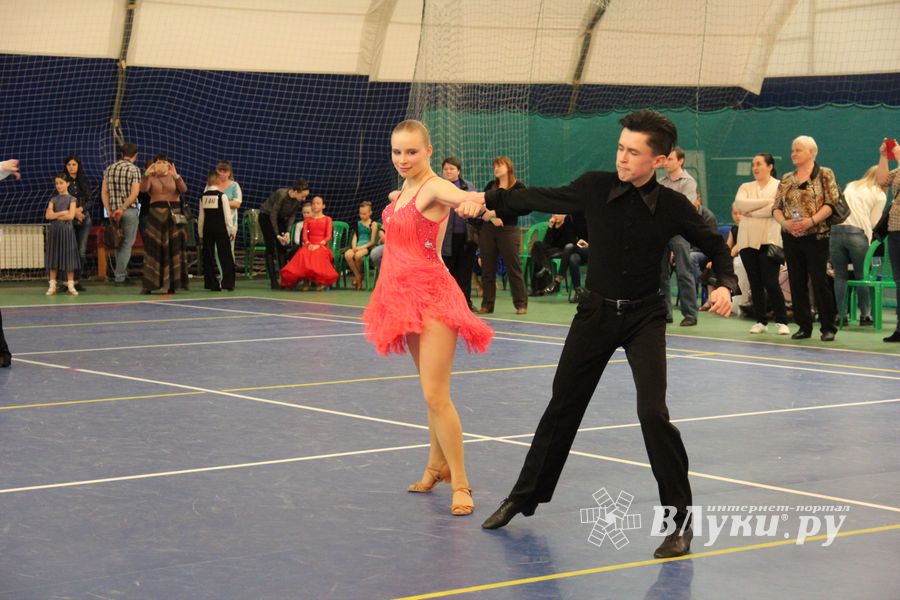 В Великих Луках прошел турнир по спортивным бальным танцам (ФОТО)