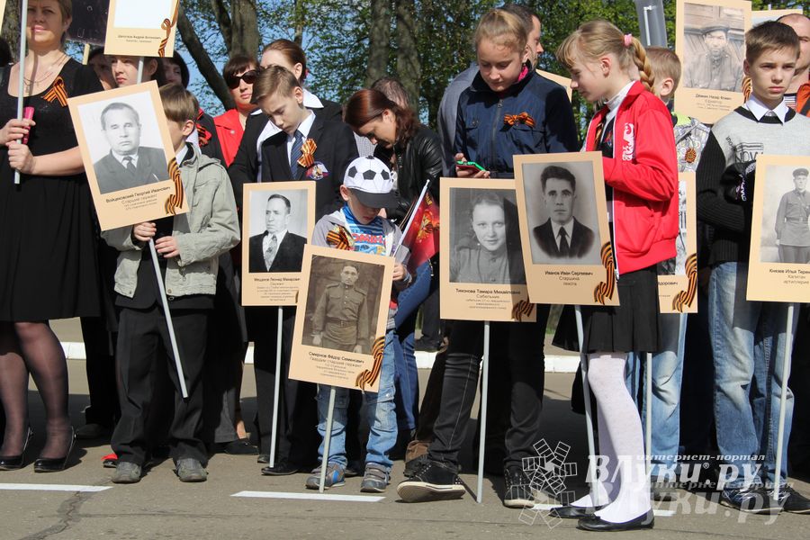 Парад Победы в Великих Луках (фото)