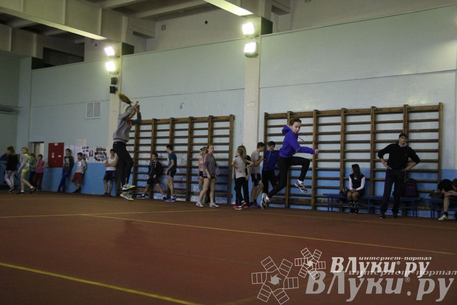 В Великих Луках прошли соревнования по легкой атлетике (фото)