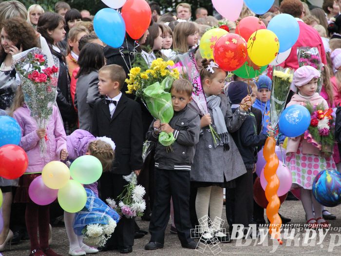 Школы города отметили 1 сентября (фото)