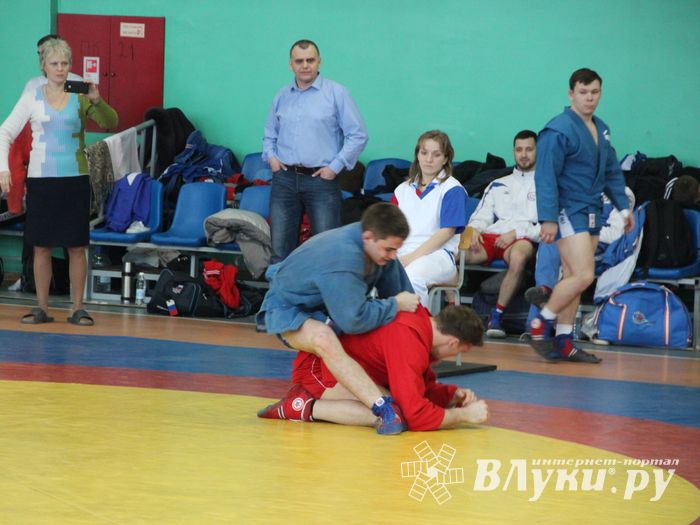 Самбисты поборолись на крупном турнире в Великих Луках (ФОТО)