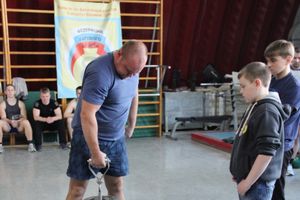 Первенство по русскому жиму штанги и силе хвата прошло в Великих Луках