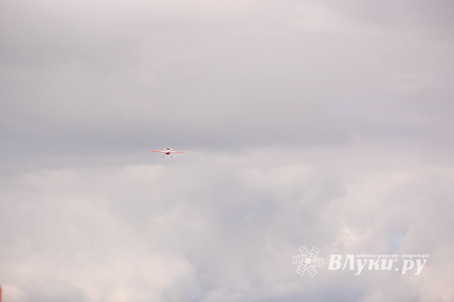 В Великих Луках проходит 7-й Фестиваль авиамодельного спорта (ФОТО)