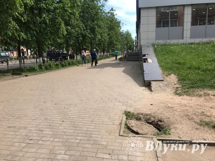 Великолучан поджидает опасность в центре города (ФОТО)
