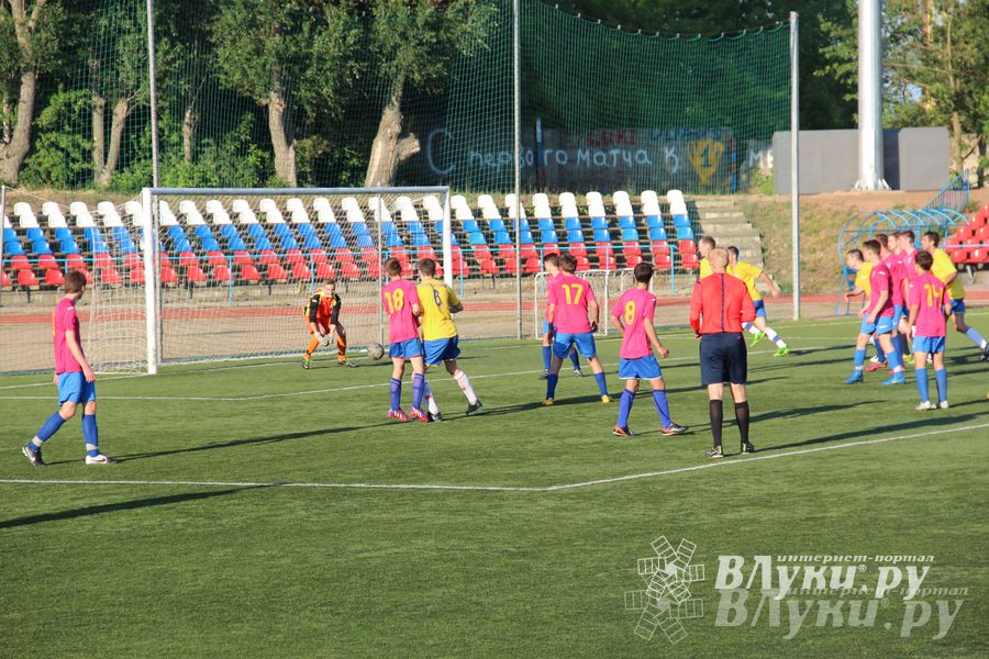 В Великих Луках команда «КПРФ» обыграла команду «Спартака» (фото)