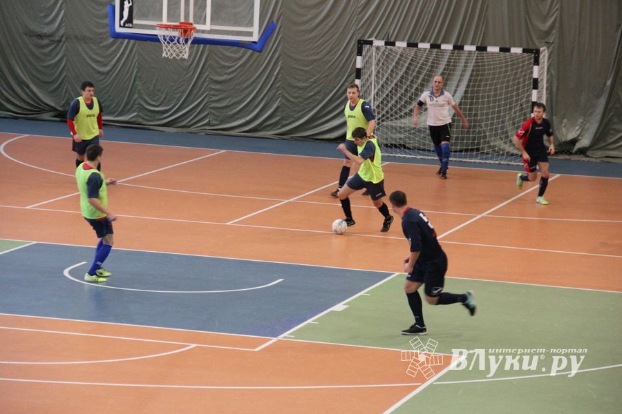 В Великих Луках продолжается первенство города по мини-футболу (фто)