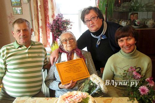 Праздничными концертами порадовали пожилых людей учреждения культуры района (фото)