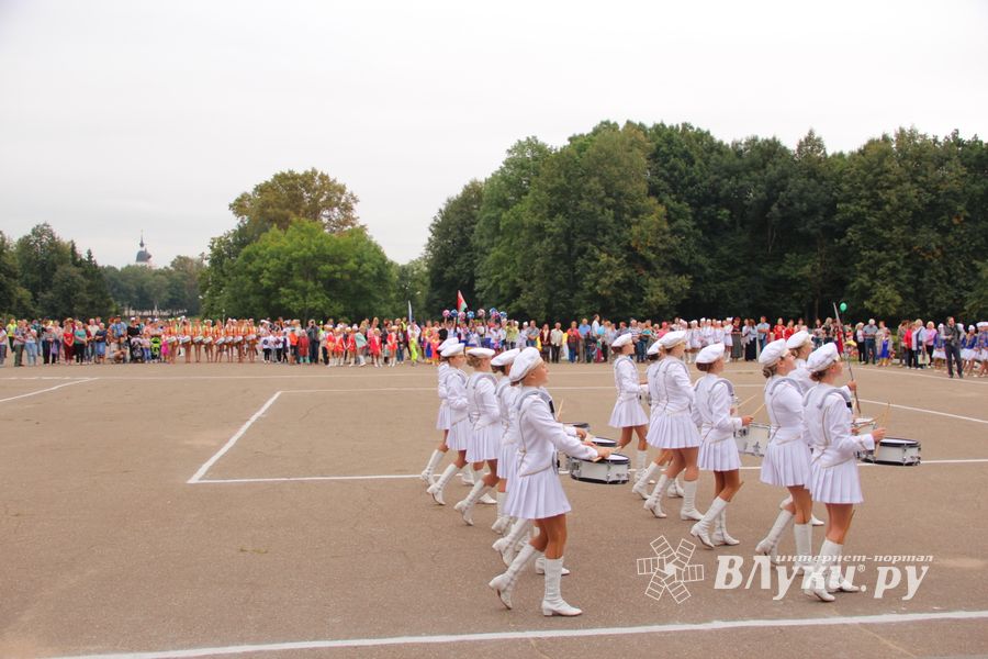 В Великих Луках проходит ​Международный фестиваль-конкурс среди мажореток и барабанщиц (ФОТО)