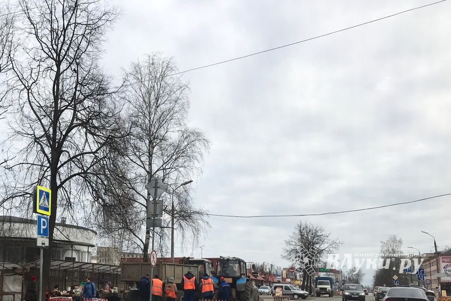 На Октябрьском пр-те и сегодня затруднено движение (ФОТО)