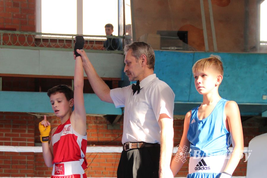 Второй день турнира по боксу складывается для великолучан удачно (ФОТО)