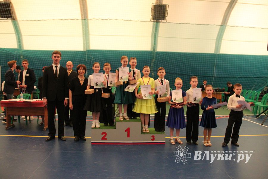 В Великих Луках прошел турнир по спортивным бальным танцам (ФОТО)