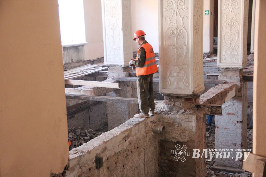 В театре не могут быть пластиковые окна... (фото)