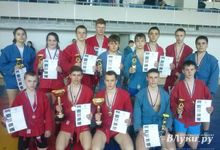Великолукские спортсмены завоевали 19 призовых мест на турнире по самбо в Пскове (фото)