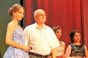 Великолукским выпускникам вручили медали «За особые успехи в учении» (ФОТО)