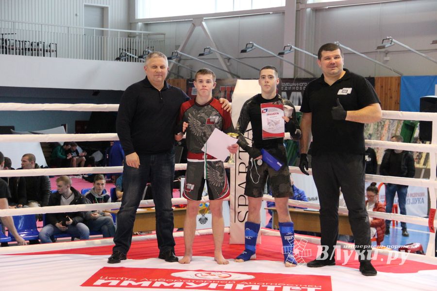 Открытый кубок по смешанному боевому единоборству ММА прошел в Великих Луках (ФОТО)