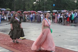 Великолукской «Бригантине» пришлось поплавать под дождём (ФОТО)