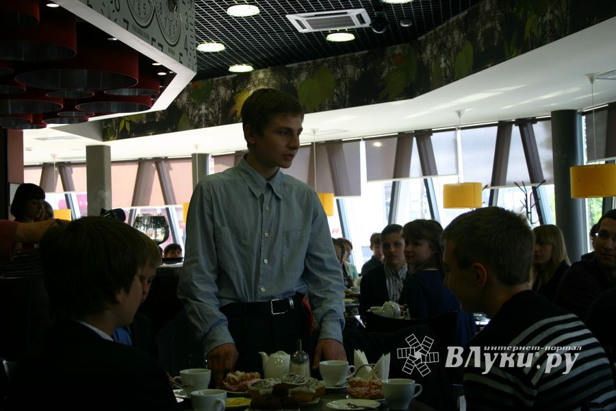 Великолукские школьники посетили "Литературное кафе"