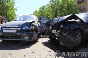 ДТП на перекрёстке проспектов Ленина и Октябрьского (ФОТО)