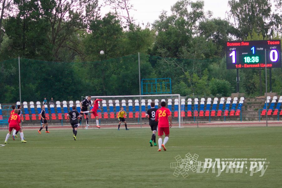 Матчи по футболу в рамках Первенства России проходят в Великих Луках (фото)