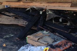 В Великих Луках сгорел торговый павильон (фото)