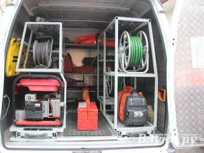 Великолукских школьников познакомили со спасательной техникой (ФОТО)