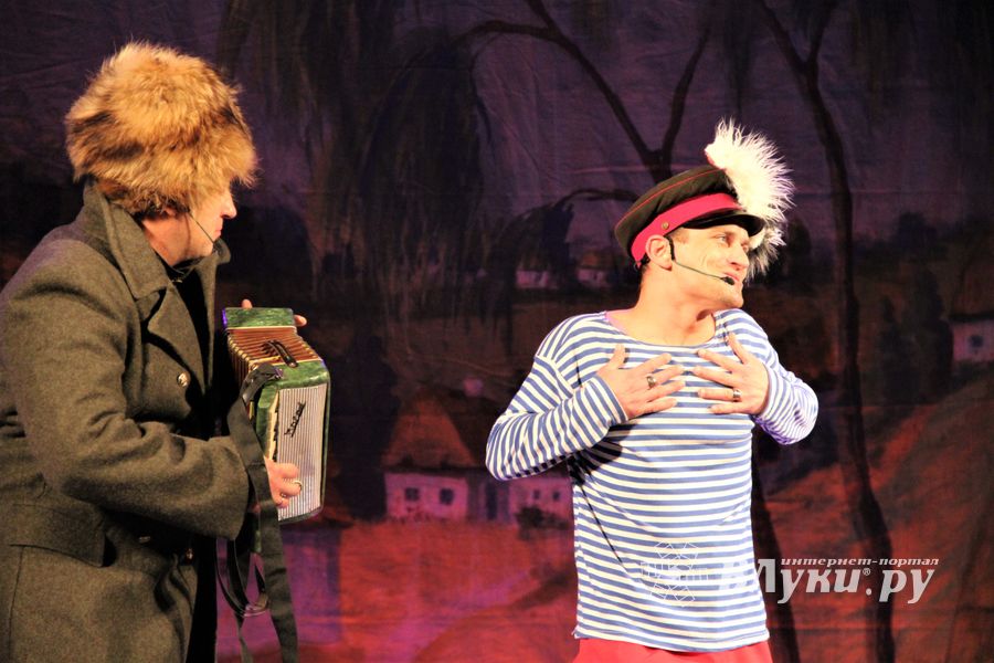 Кони стоят пьяные, хлопцы запряженные — в ГДК Ленина сыграли «Свадьбу в Малиновке» (ФОТО)