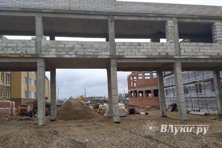 Руководству Великих Лук поручено ускорить строительство школы (ФОТО)